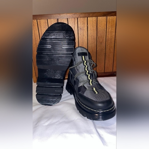 NEW DR. MARTENS MENS BOOTS SIZE 11 M / 12 L - Picture 3 of 15